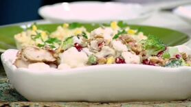 طرز تهیه سالاد زمستانه گل کلم و انار + فیلم