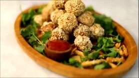 طرز تهیه توپک مرغ کنجدی + فیلم