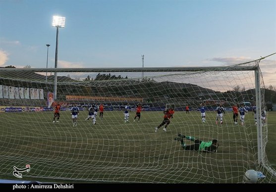 برای بازی با مس ۶۰ کیلومتر به بالای کوه رفتیم/ داور برافروخته بود و سر بازیکنان داد می‌زد