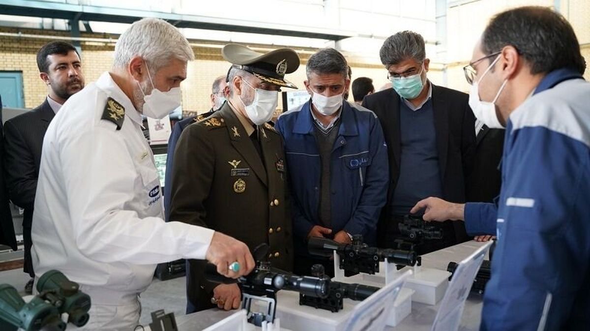 وزیر دفاع از شرکت صنایع الکترواُپتیک و دانشگاه صنعتی مالک اشتر اصفهان بازدید کرد