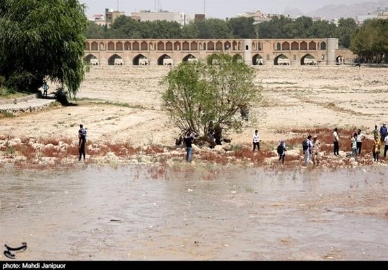 ۵ راهکار رئیس جمهور برای حل مشکل آب اصفهان/ مردم بر احیای زاینده‌رود‌ پافشاری می‌کنند