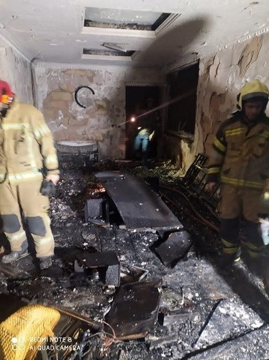 ۲ مصدوم و ۱۲ نجات‌یافته در آتش‌سوزی ساختمان ۵ طبقه + تصاویر