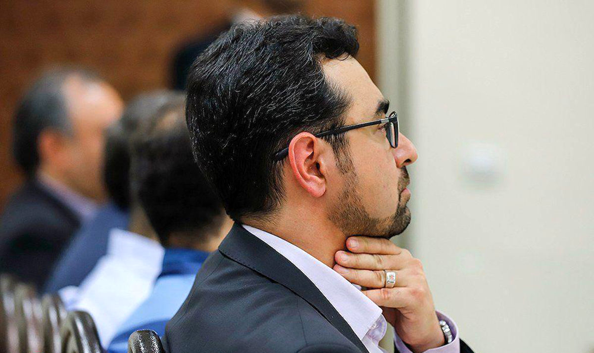 واکنش عباس عبدی به حکم سیف و احمد عراقچی