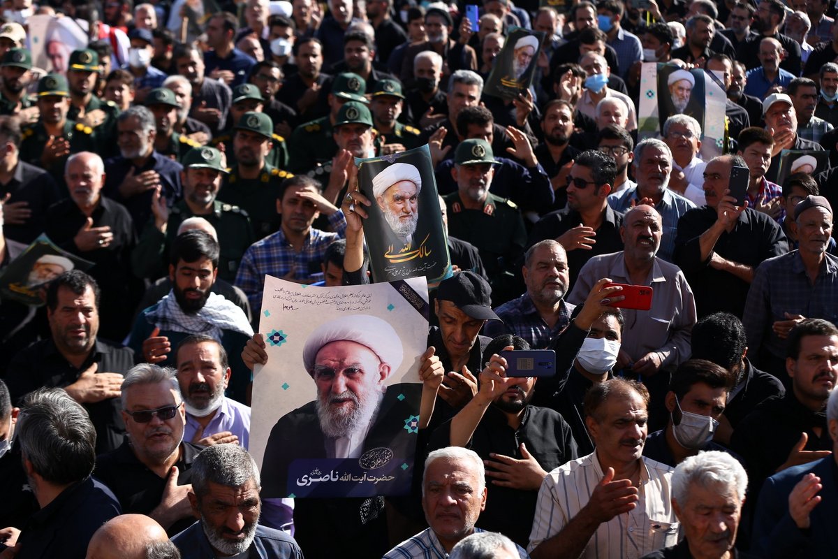 مراسم تشییع پیکر مطهر آیت الله ناصری در اصفهان