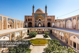 بنای تاریخی مسجد و مدرسه آقا بزرگ