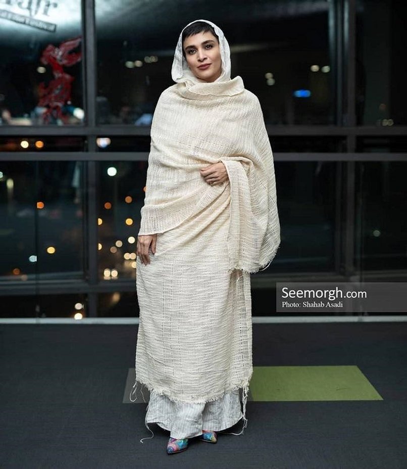 پوشش عجیب اندیشه فولادوند در مراسم اکران یک فیلم