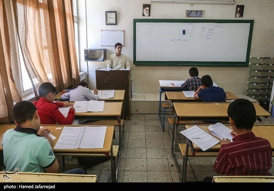   معلمی یا مبصری؟  