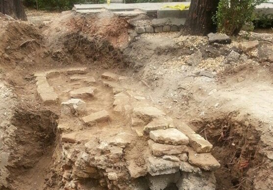 کشف حوضچه تاریخی در محوطه چهارباغ عباسی اصفهان