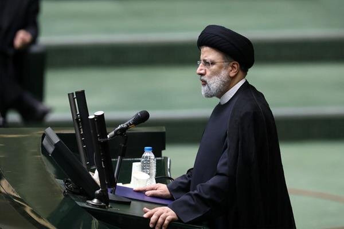 مردم همچنان چشم انتظار تحقق وعدههای اقتصادی دولت