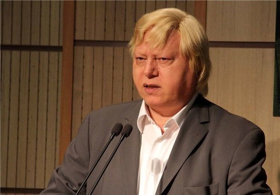 اصفهان در میان زنده‌ماندگی و آرمان‌شهر