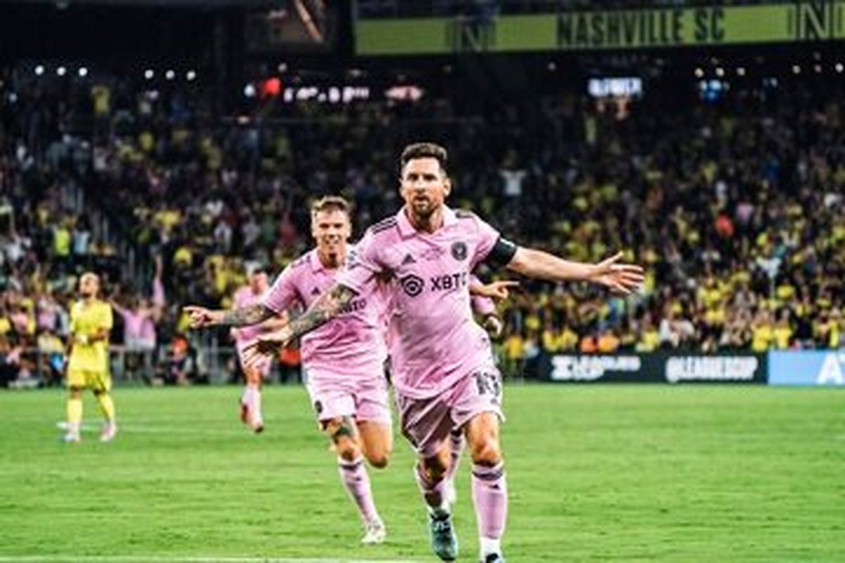 عکس‌| تبلیغ جذاب برای مسی؛ نابغه به فضا رفت!