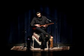 اینجا نت‌ها به چای واژه‌ها نکوهش می‌کنند