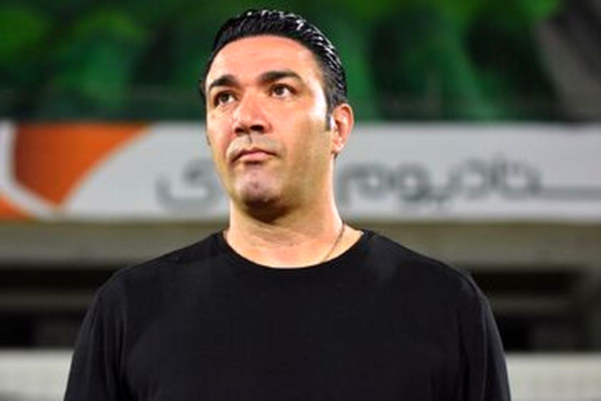 عکس‌| وقتی نکونام لباس پرسپولیس را پاره کرد!