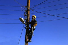 تبدیل ۶۰ درصد شبکه سیمی شهرستان  گلپایگان به کابل خودنگهدار