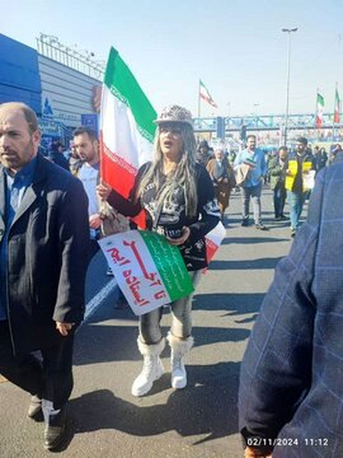 روزنامه همشهری: بی حجابهای شرکت کننده در راهپیمایی22 بهمن هم متدینند هم انقلابی و هم در مسیر حق، البته با اندکی خطا