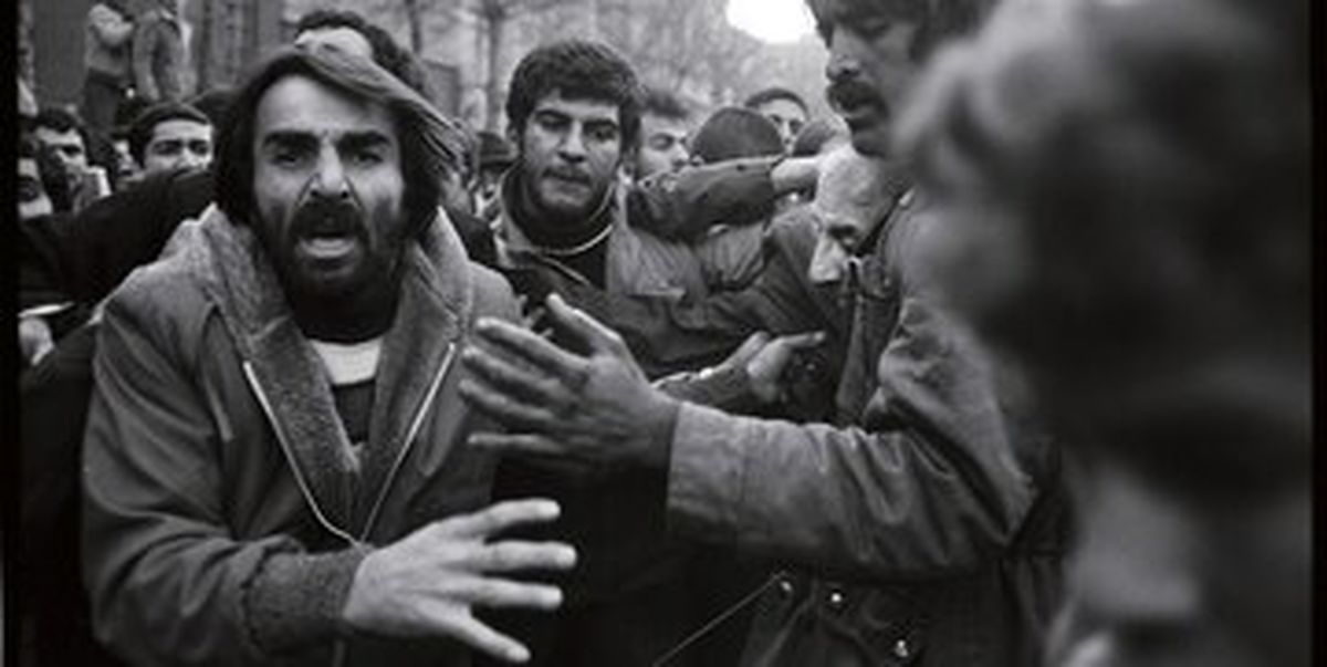 نیروهای ضد شورش حمله کردند و ما شعار میدادیم: «پشت به دشمن نکن ای مجاهد»