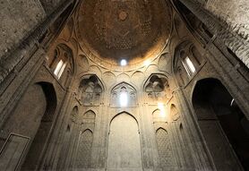 گنبد تاج ملک یک‌قدم  تا تخریب