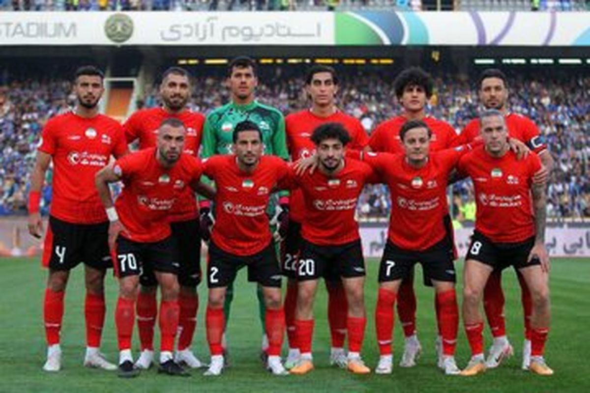 عکس‌| حمله هواداران خشمگین تراکتور؛ ون حامل بازیکنان آسیب دید!