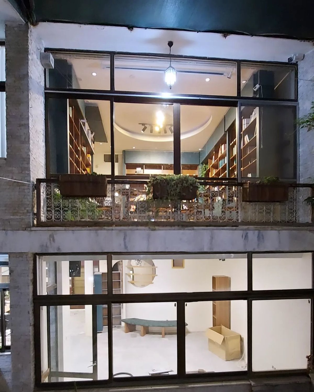 کتابفروشی «خانه کتاب یارا» تعطیل می شود