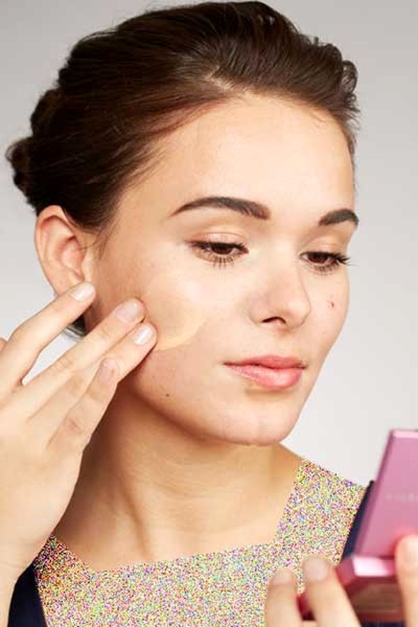  پوشاندن جای جوش با آرایش + مراحل