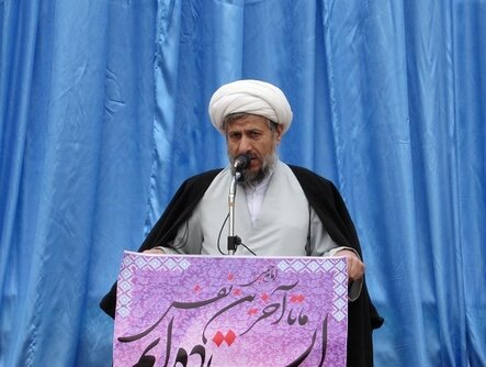 دو قطبی شدن فضای سیاسی در انتخابات هدف دشمنان نظام است