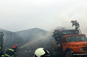 مهار آتشسوزی در انبار پخش کالای اصفهان