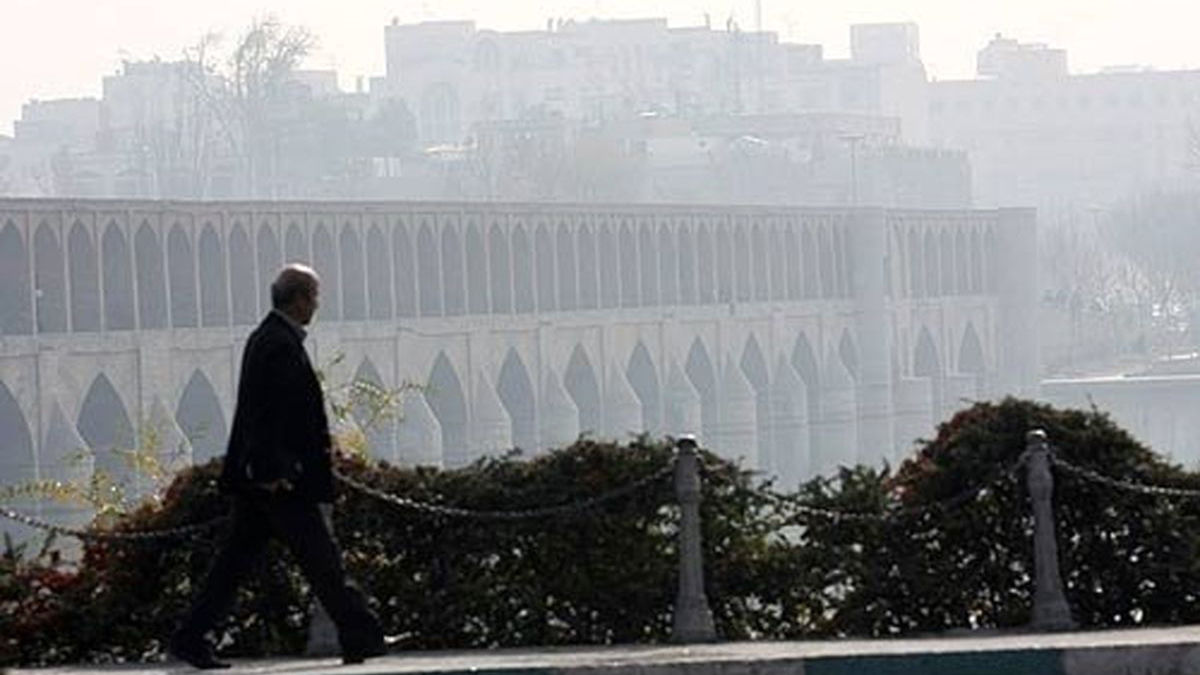 نفس اصفهان به شماره افتاد؛ اعلام وضعیت قرمز و شرایط خطرناک برای عموم در نصف‌جهان