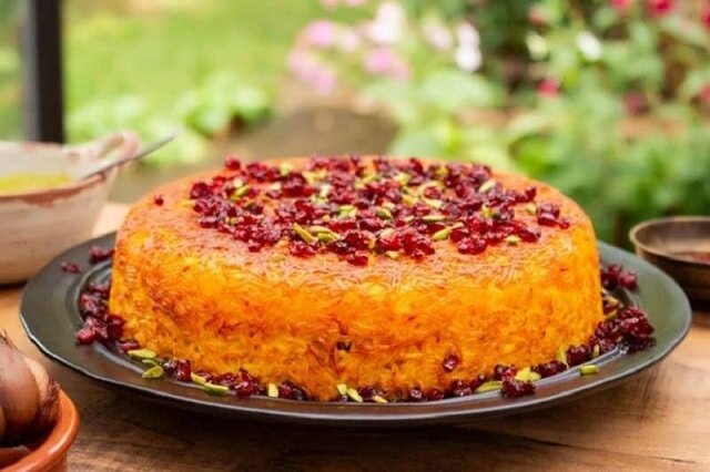 طرز تهیه ته‌چین گوجه فرنگی | دستور مجلسی با مرغ و قارچ + فوت و فن خوشمزه‌تر شدن
