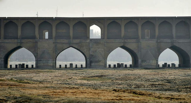 نهمین روز نفس‌تنگی در نصف جهان؛ اصفهان در آستانه وضعیت «فوق قرمز» آلودگی هوا!