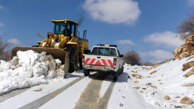 نجات شبانه مسافران در گردنه‌های کاشان و انسداد شریان‌های اصلی غرب اصفهان