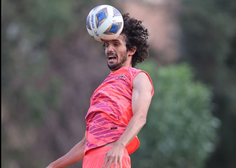 سرگیجه حنانوف از بازی در پست های مختلف