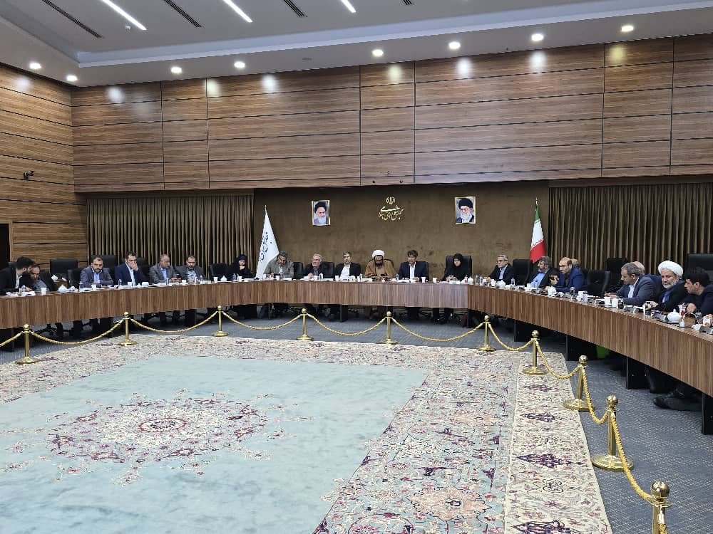 نمایندگان مجلس به کاهش محدودیت های انرژی صنایع کمک کنند/ برنامه ریزی برای عملکرد هدفمند در حوزه مسئولیت اجتماعی