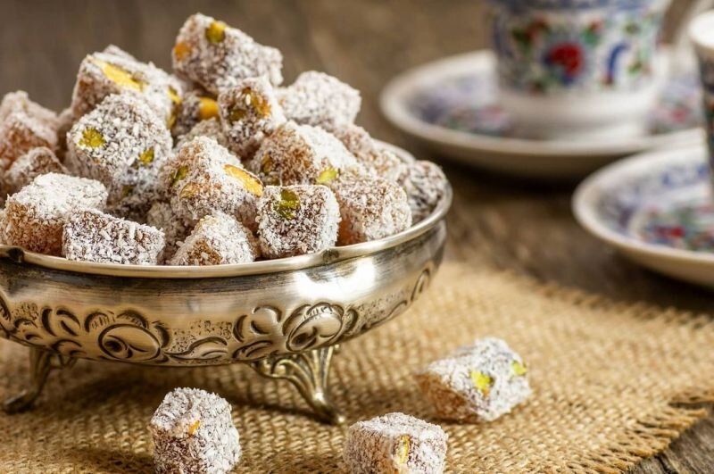 طرز تهیه راحت‌الحلقوم خانگی با نشاسته؛ ساده، خوشمزه و مجلسی