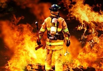  در دل شعله‌ها، قهرمانان خاموش می‌درخشند