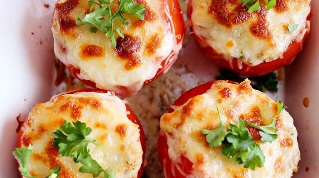 طرز تهیه دلمه گوجه فرنگی در فر + فوت و فن خوشمزه‌تر شدن