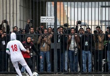 تصویر فوتبال زنان پشت قاب بسته