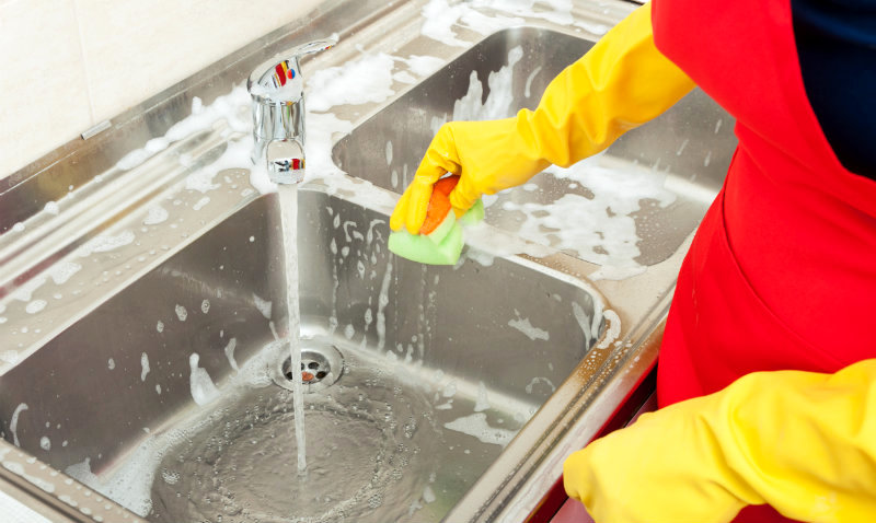 علت سیاهی سینک ظرفشویی و روش‌های سریع رفع آن