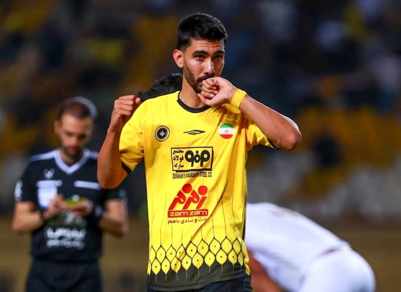 رضا شکاری با شماره 10 و گل آمد