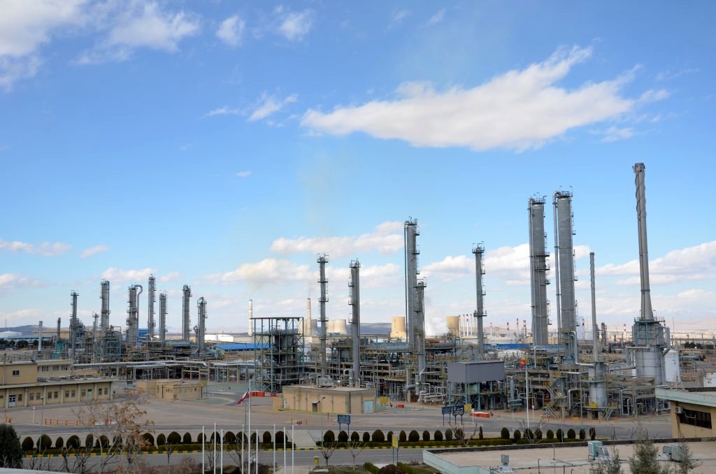 سهم ۱.۲ میلیارد دلاری اصفهان از جهان در خطر؛ پشت‌پرده کاهش ۲۲ درصدی صادرات و تفویض اختیار ارزی