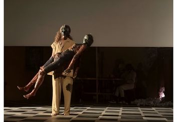 مادر مخوف؛ بدنِ روایت، سکوتِ سیاست ورز 