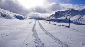 ثبت دمای منفی ۲۱ درجه در بویین‌میاندشت؛ جزئیات عملیات سنگین انتقال ۱۱ هزار تن برف در داران