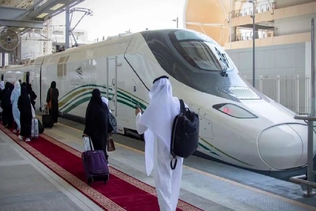 وقتی قطار مکه به مقصد می‌رسد و قطار تهران-اصفهان هنوز در ایستگاه است