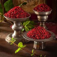  10 خواص شگفت انگیز زرشک؛ چه کسانی نباید آب زرشک بخورند؟