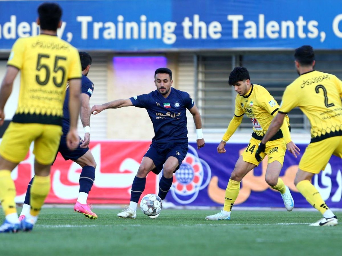 سپاهان چسبیده به صدر و تراکتور