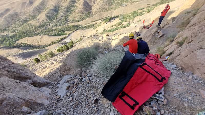 سقوط و فوت مرد جوان در کوه صفه+فیلم و عکس